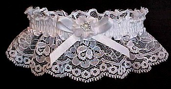 Toss Wedding Garter Bridal Garter on white lace with Double Floret Flower trim. garders, garder